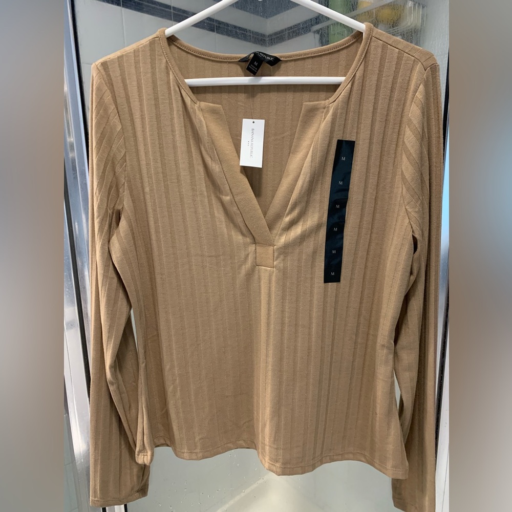 Banana Republic v neck shirt